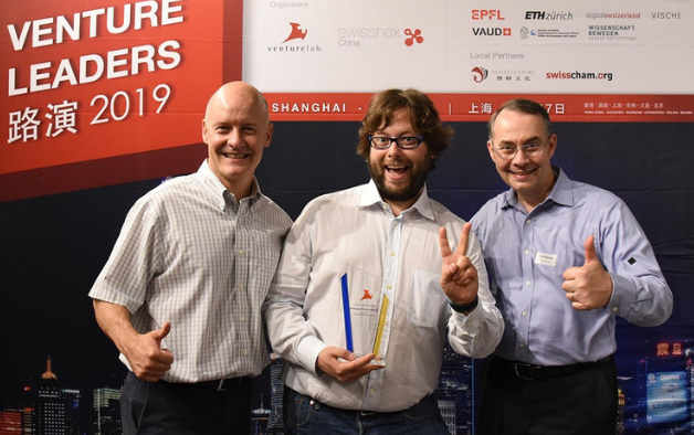 Maurizio Migliore pitch about Touchless Automation's tech that can levitate microchips earns the audience's favor and wins him the Shanghai Pitching Trophy.